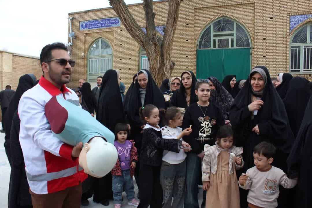 ۳۴ هزار نفر زنجانی از آموزش‌های رایگان هلال‌‌احمر در ۶ ماه نخست سال بهره‌مند شدند