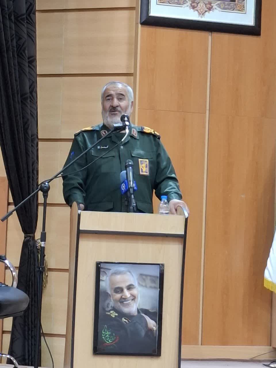 قوی شدن کشور با شعار محقق نمی‌شود