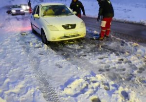 امدادرسانی نجات‌گران هلال‌احمر زنجان به ۴۶۸ نفر متاثر از برف و کولاک