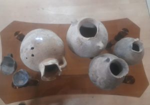 کشف تعداد چهار قلم کوزه سفالی در تپه انذر طارم