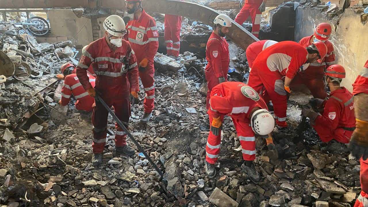 آماده‌باش کامل تیم‌های عملیاتی جمعیت هلال‌احمر استان زنجان/ امدادگران هلال‌احمر جز اولین تیم های حاضر در صحنه حادثه 