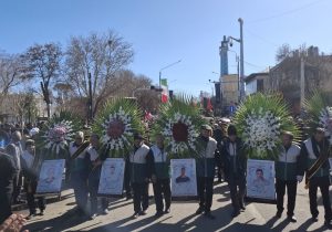 وداع زنجانی‌ها با شش شهیدگلگون کفن