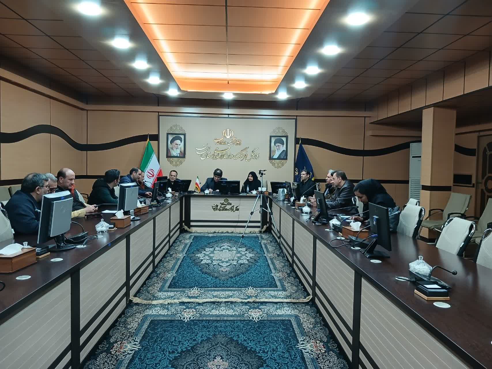 هنرمندان زنجانی برای ثبت رخدادهای جنگ پای کار می‌آیند