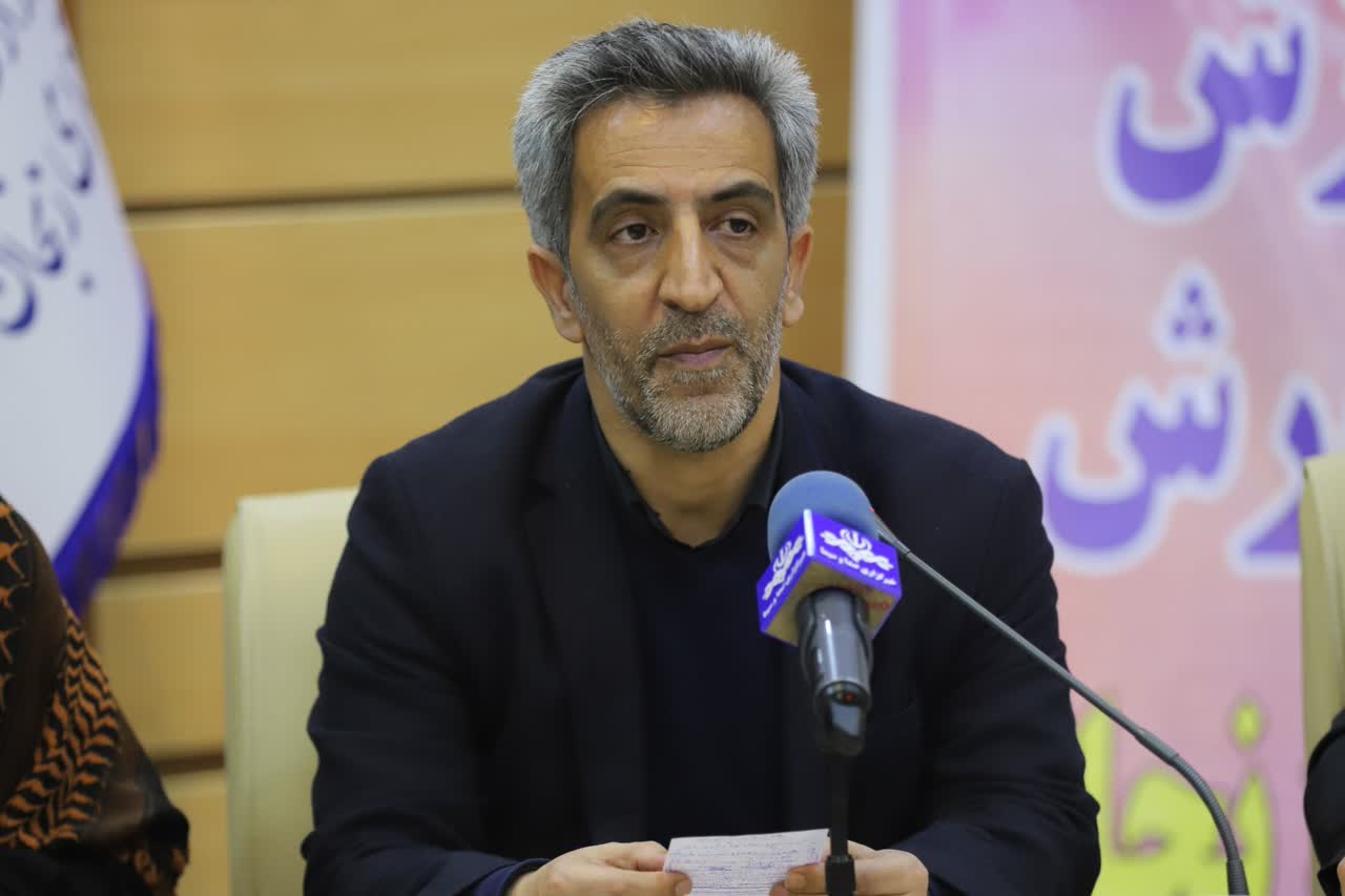 تکریم معلم تکریم آینده کشور است
