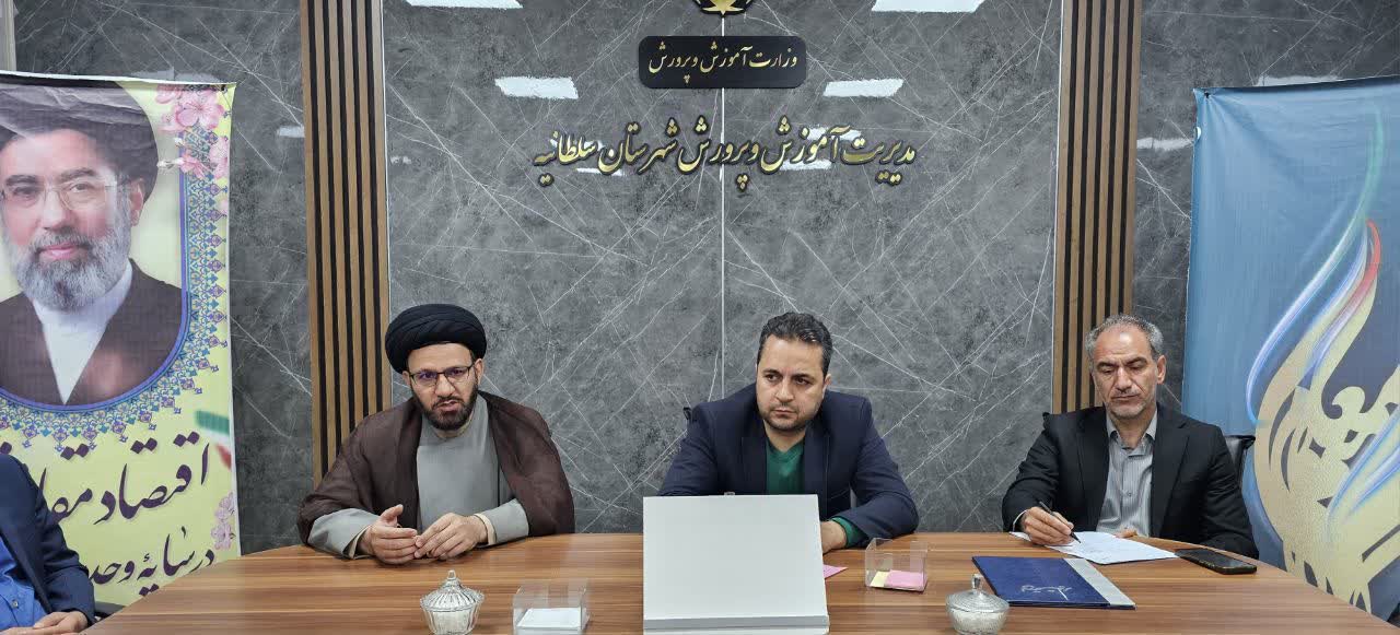 معلمان مجاهدان جهاد تبیین در جنگ اراده‌ها و تسخیر ذهن‌ها هستند